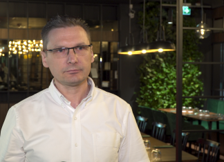 Polscy naukowcy szukają nowych zastosowań światłowodów. Skonstruowali już unikatowy w skali świata sejsmograf rotacyjny i pracują nad liniami odpornymi na podsłuchy