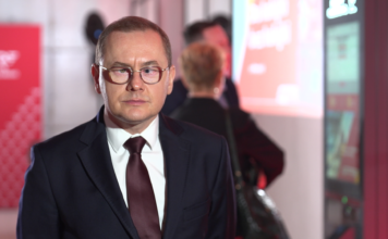 Największy w Polsce przewoźnik kolejowy startuje z videomatami do zakupu biletów. To pierwsze tak nowoczesne rozwiązanie na rynku