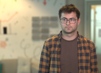 Wpływ sztucznej inteligencji na rynek pracy nie jest powodem do paniki. Żadna ze zmian technologicznych nie wywołała masowego bezrobocia