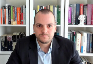 Fake newsy są często rozpowszechniane przez przypadek. Najczęściej robią to mężczyźni o poglądach prawicowych